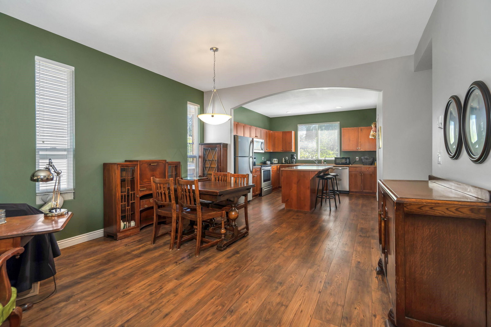 Listing Image 8
