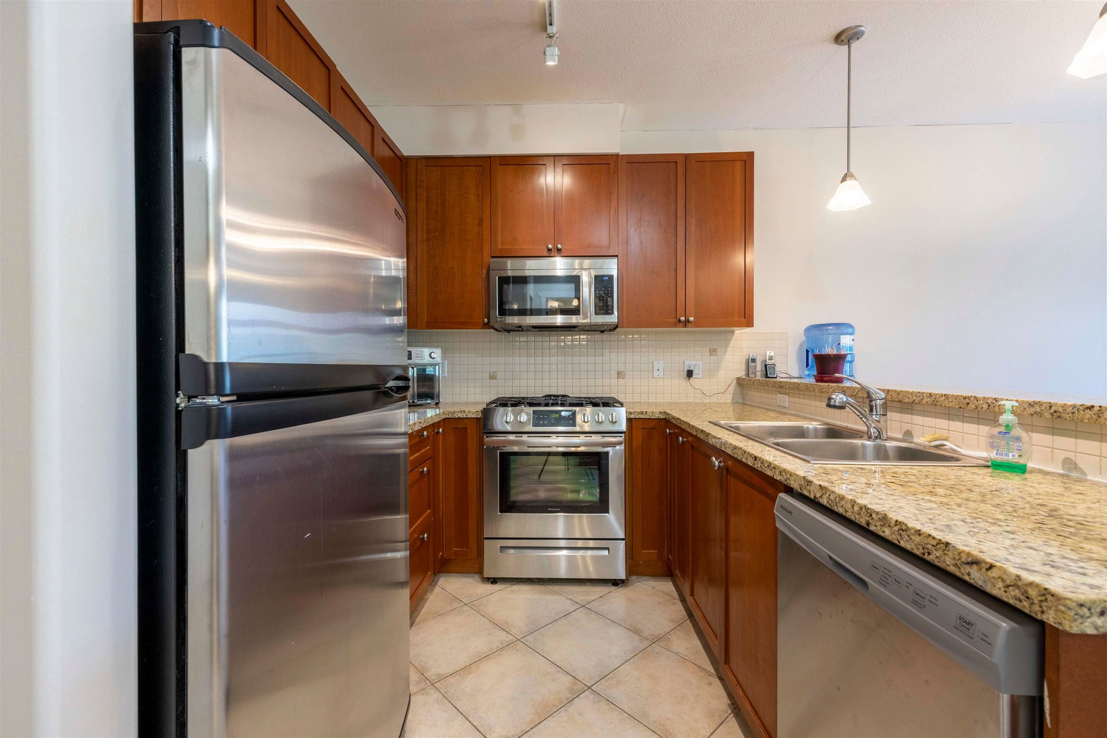Listing Image 6
