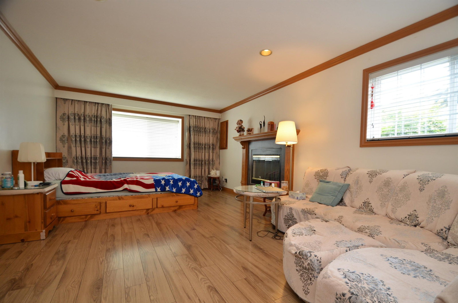 Listing Image 4