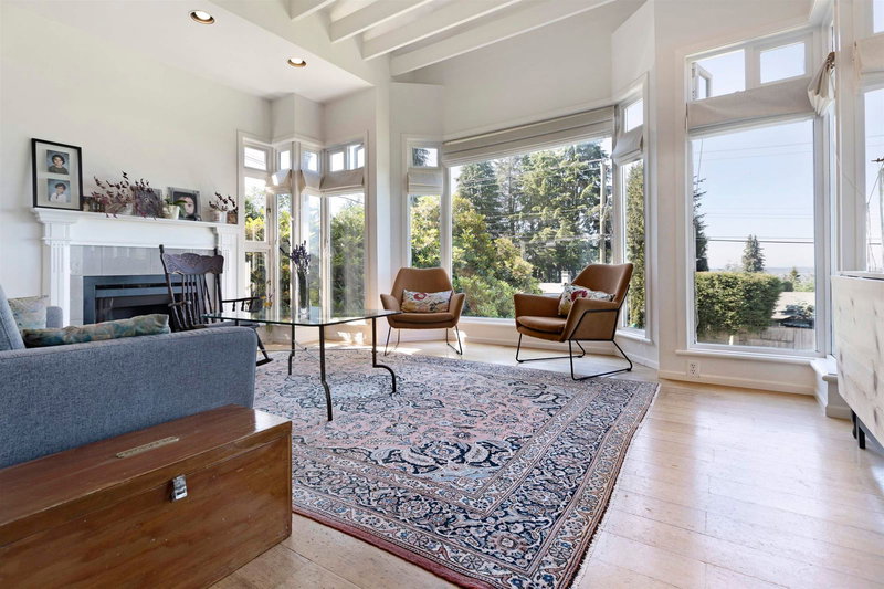 670 Montroyal Boulevard, North Vancouver, V7R 2G3 | Image 3