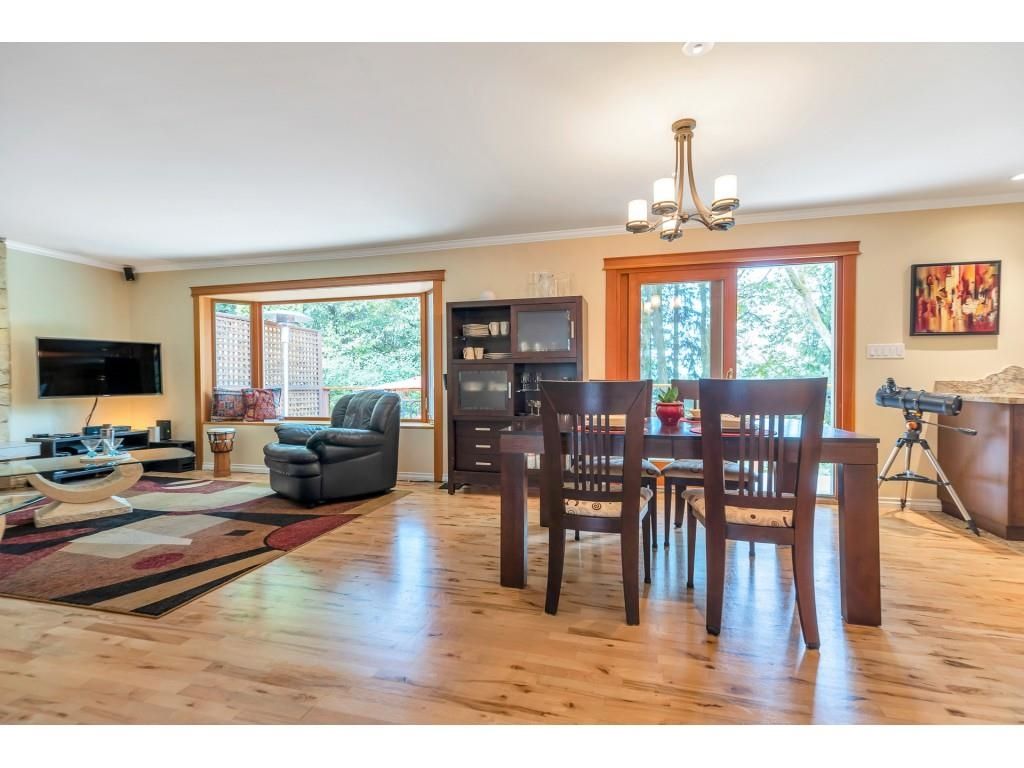 Listing photo 5
