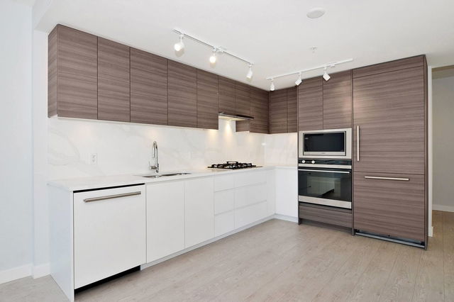 618 - 6833 Buswell Street
