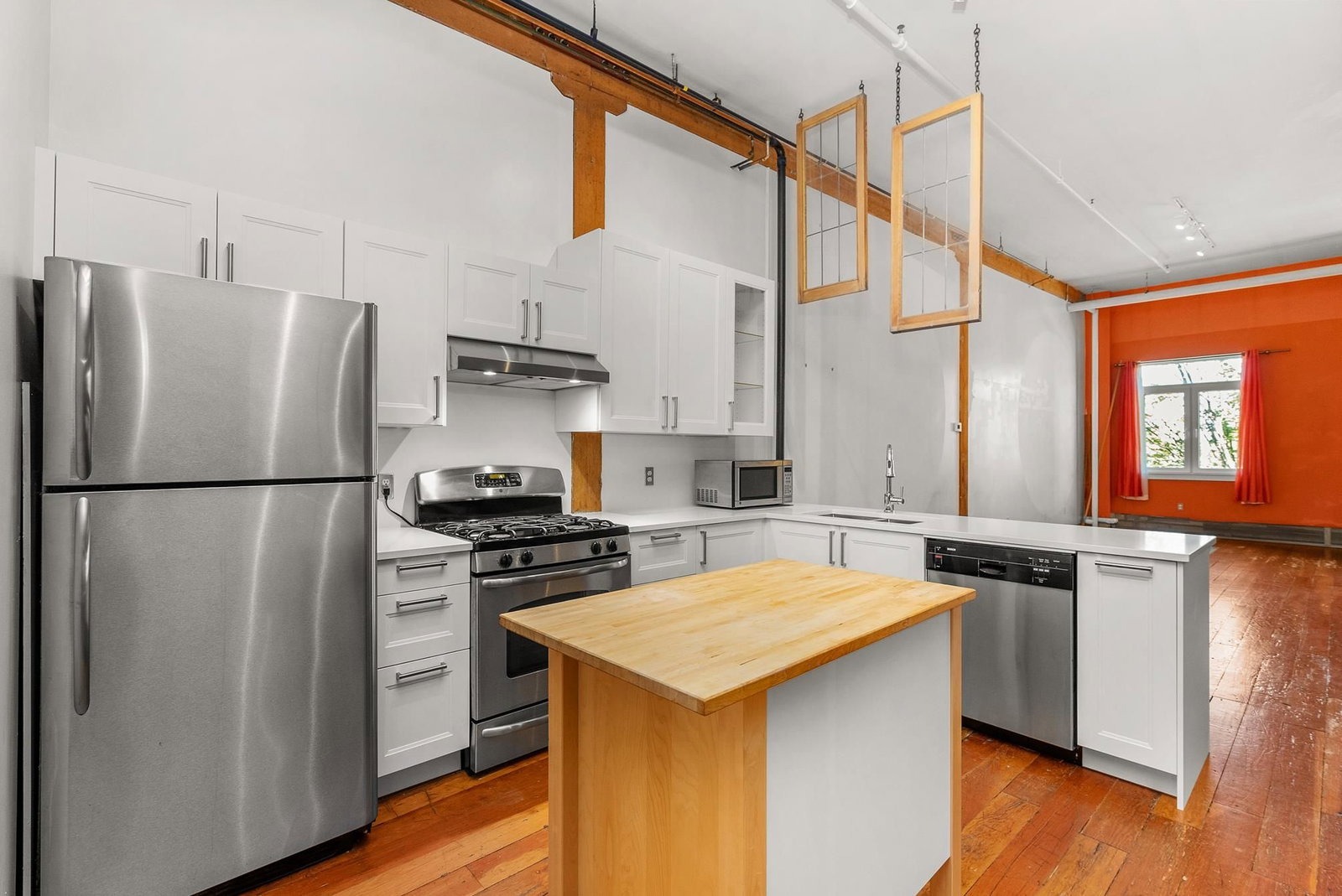 Listing Image 4