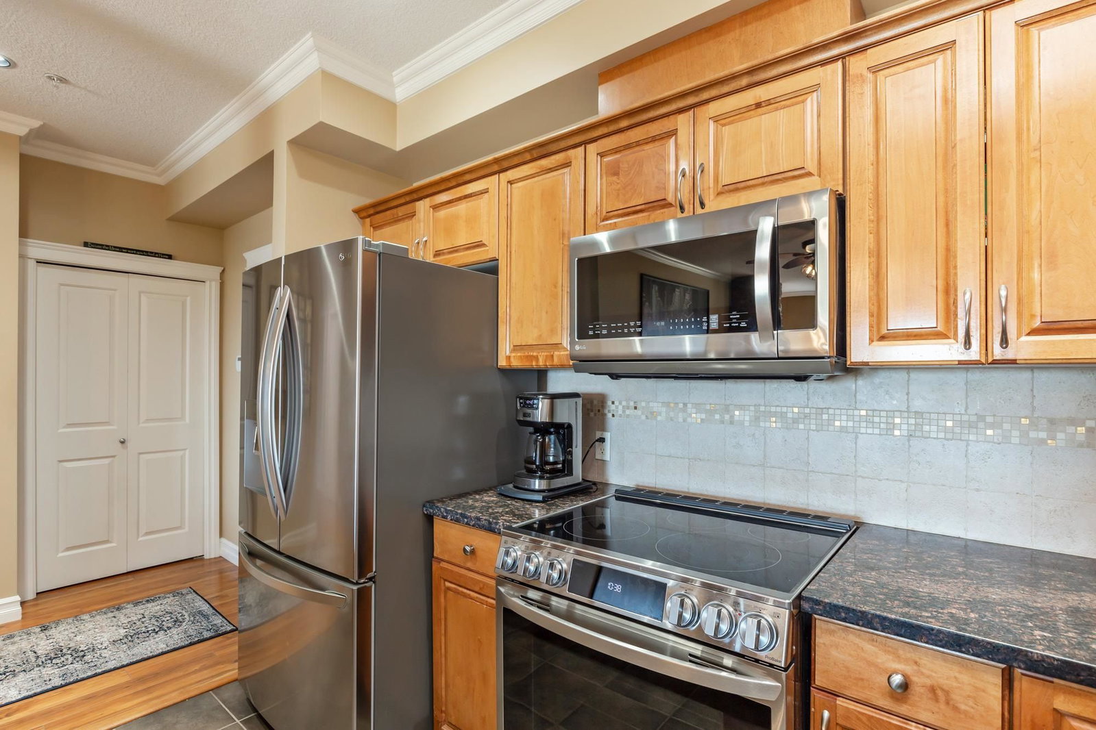Listing Image 12