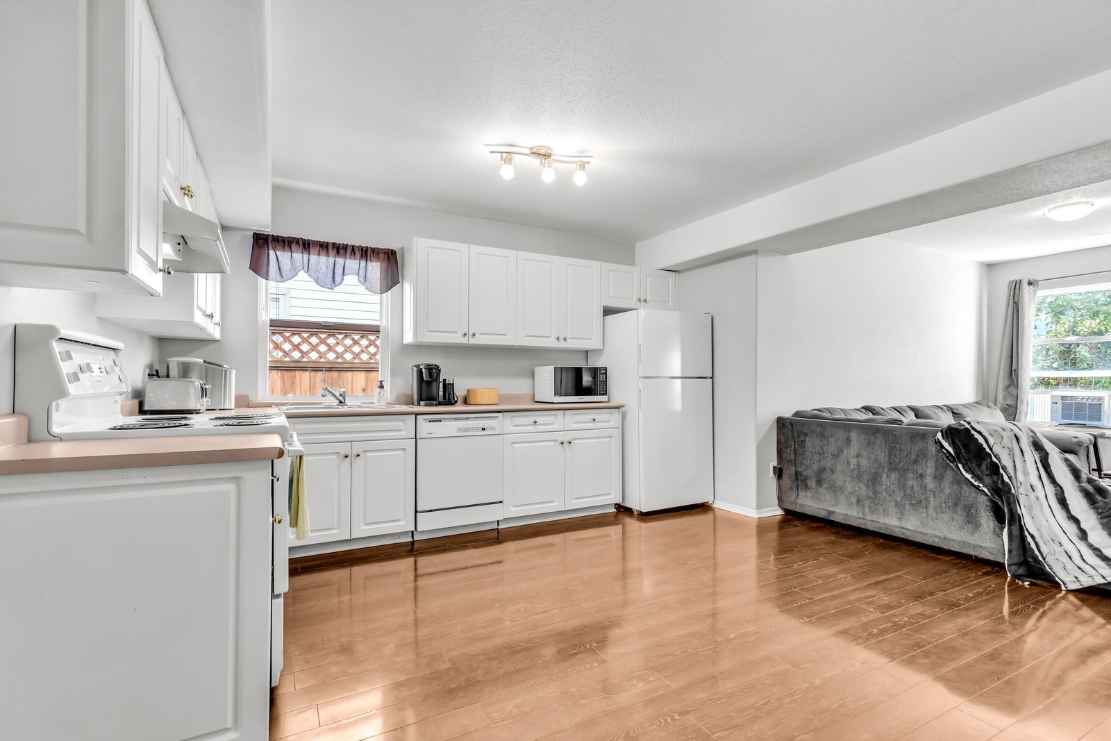 Listing Image 15