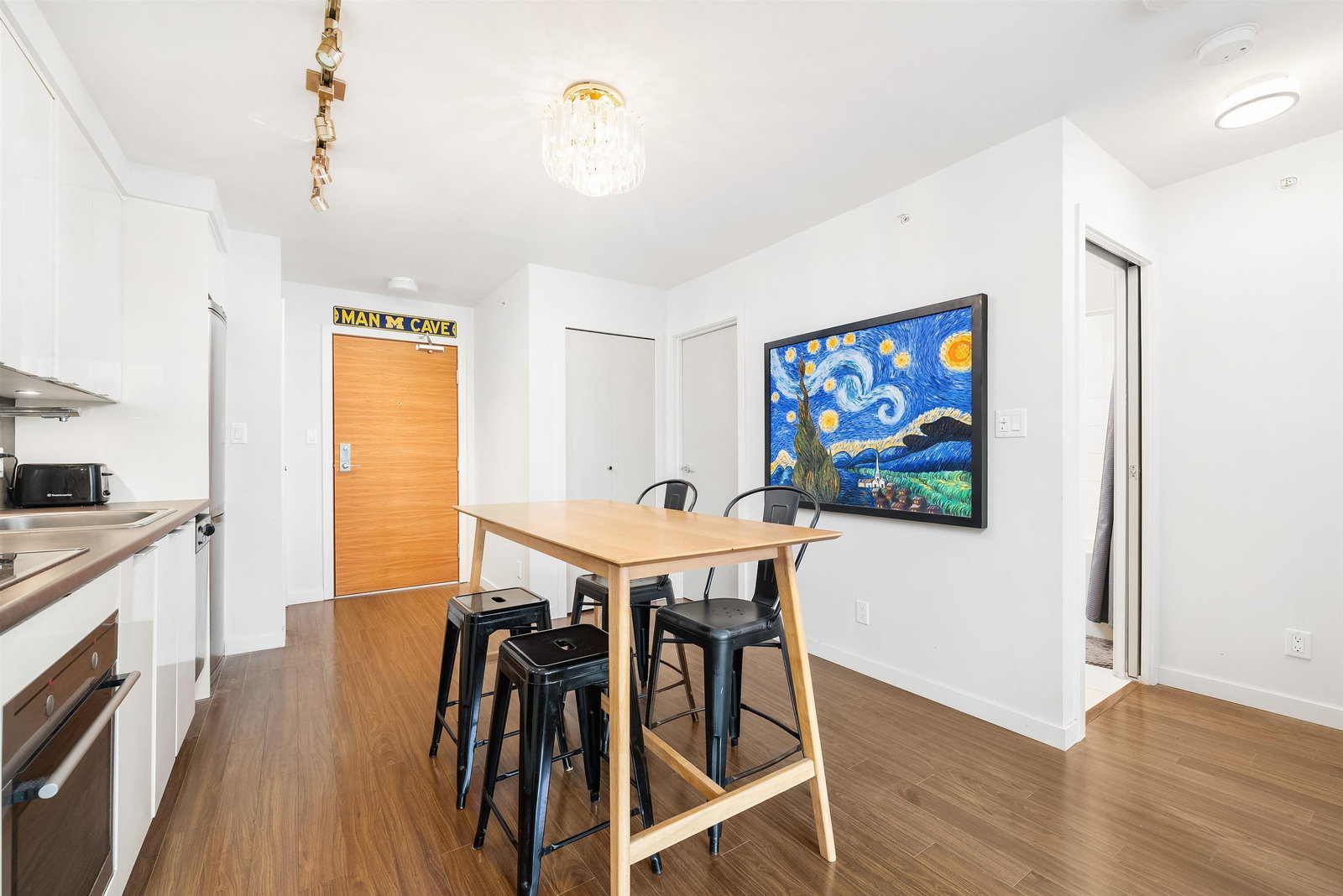 Listing Image 10