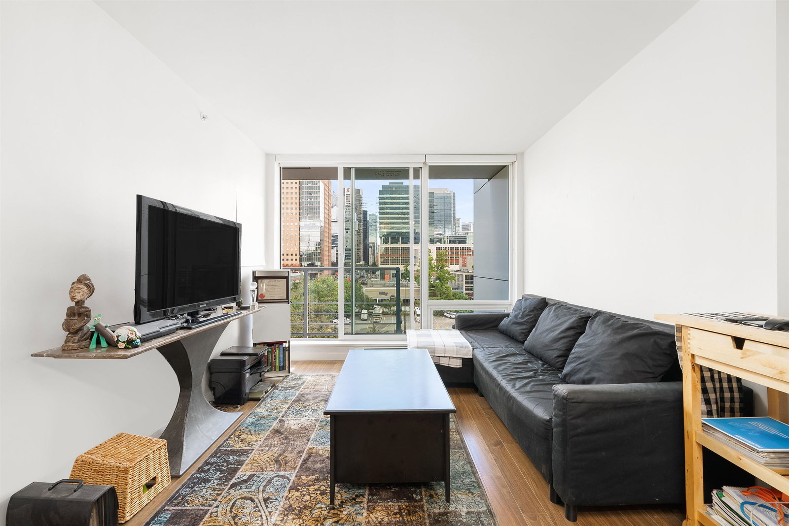 Listing Image 4