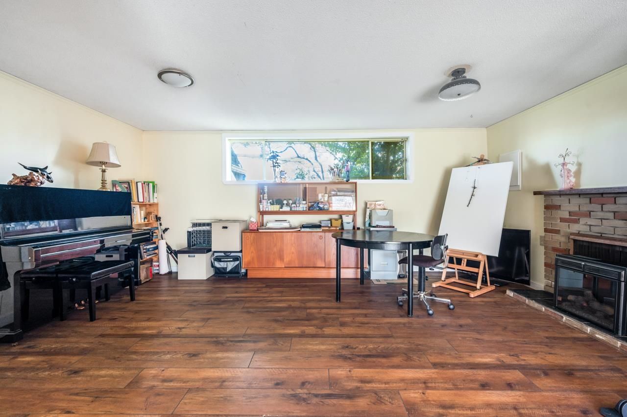 Listing Image 17