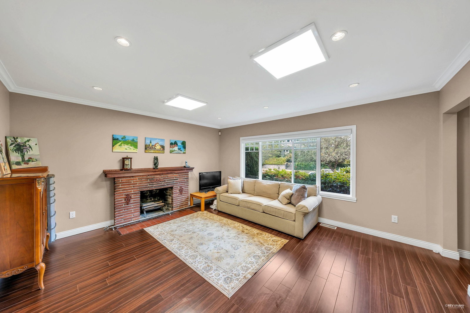 Listing Image 5