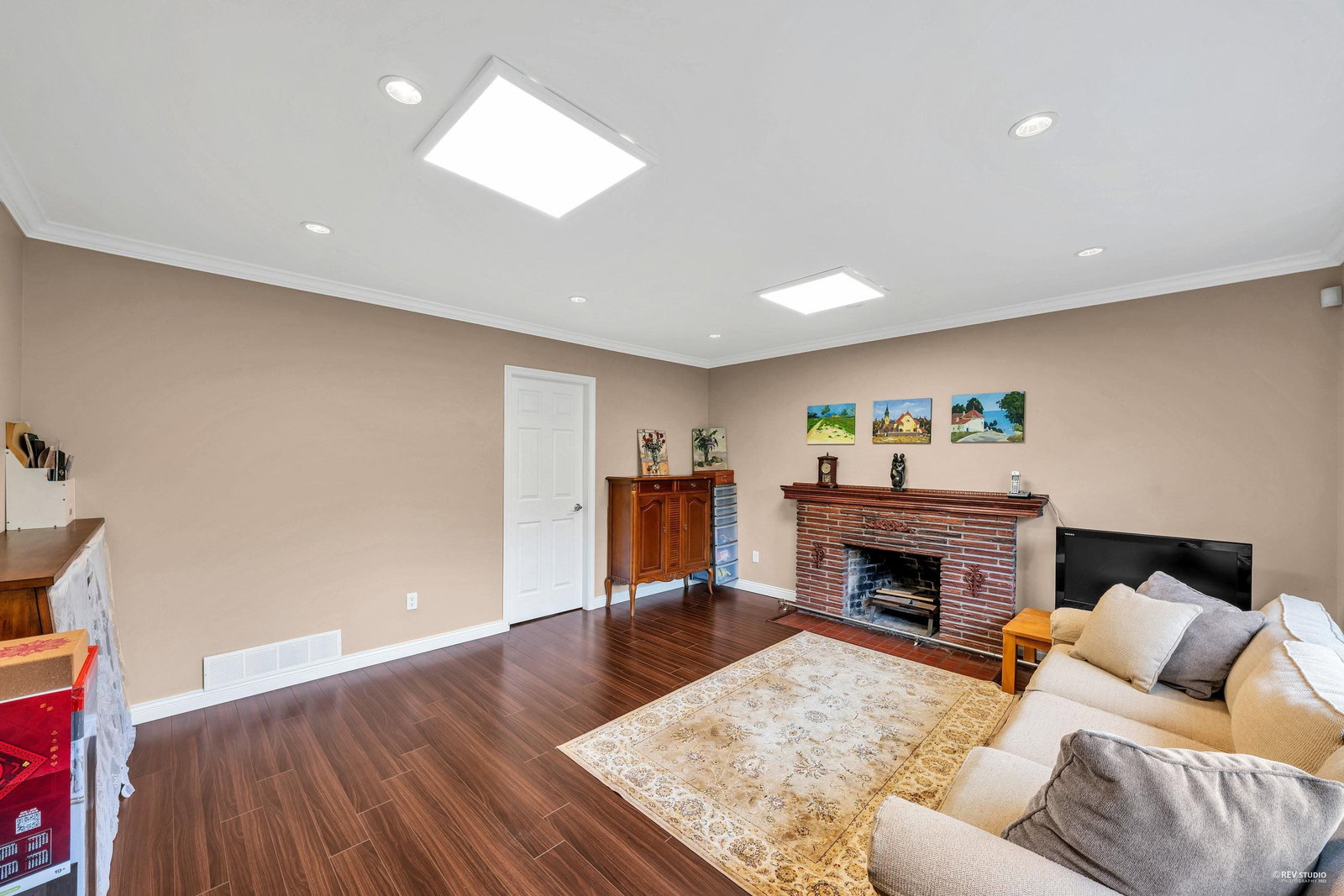 Listing Image 6