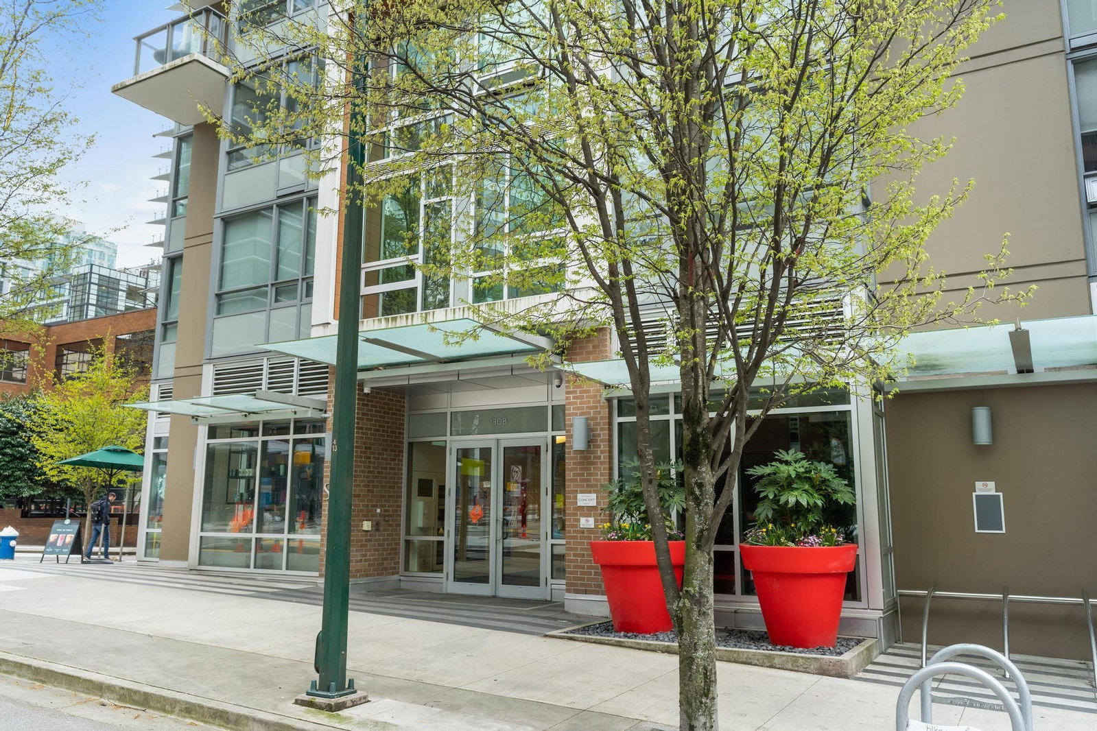 Listing Image 4