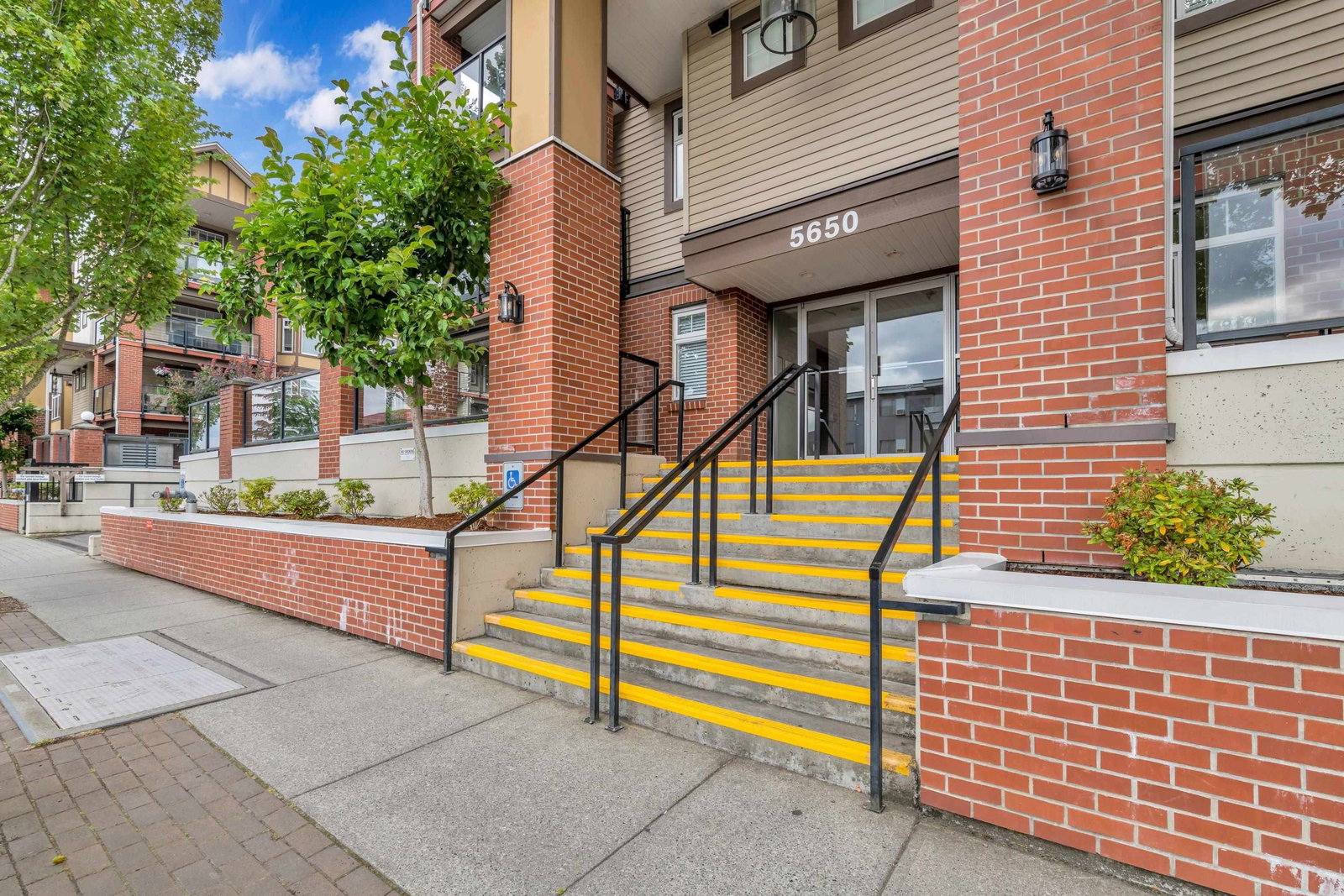 Listing Image 3