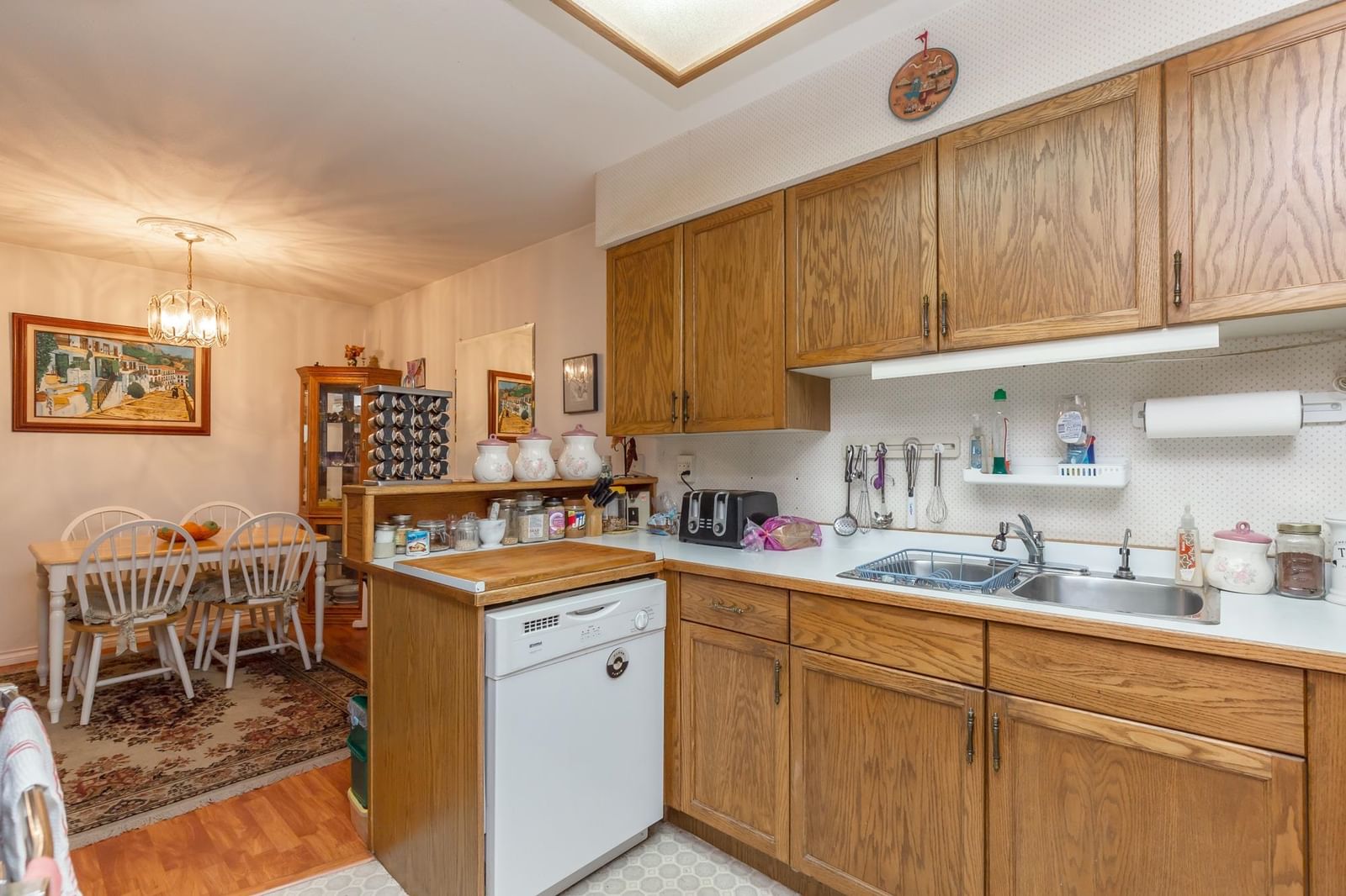 Listing Image 8