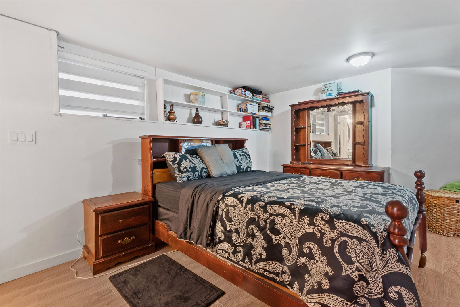 Listing Image 11