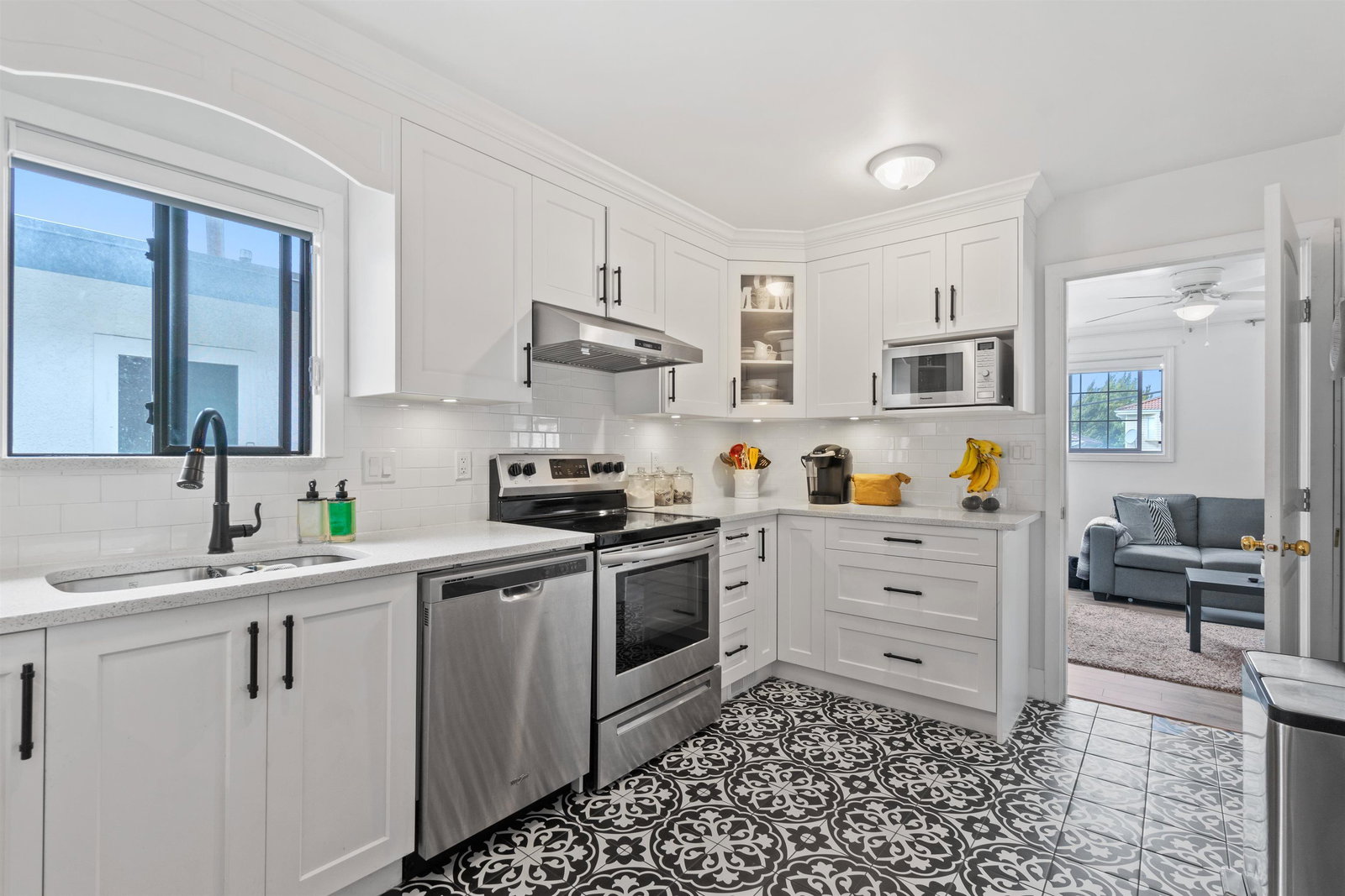 Listing Image 9