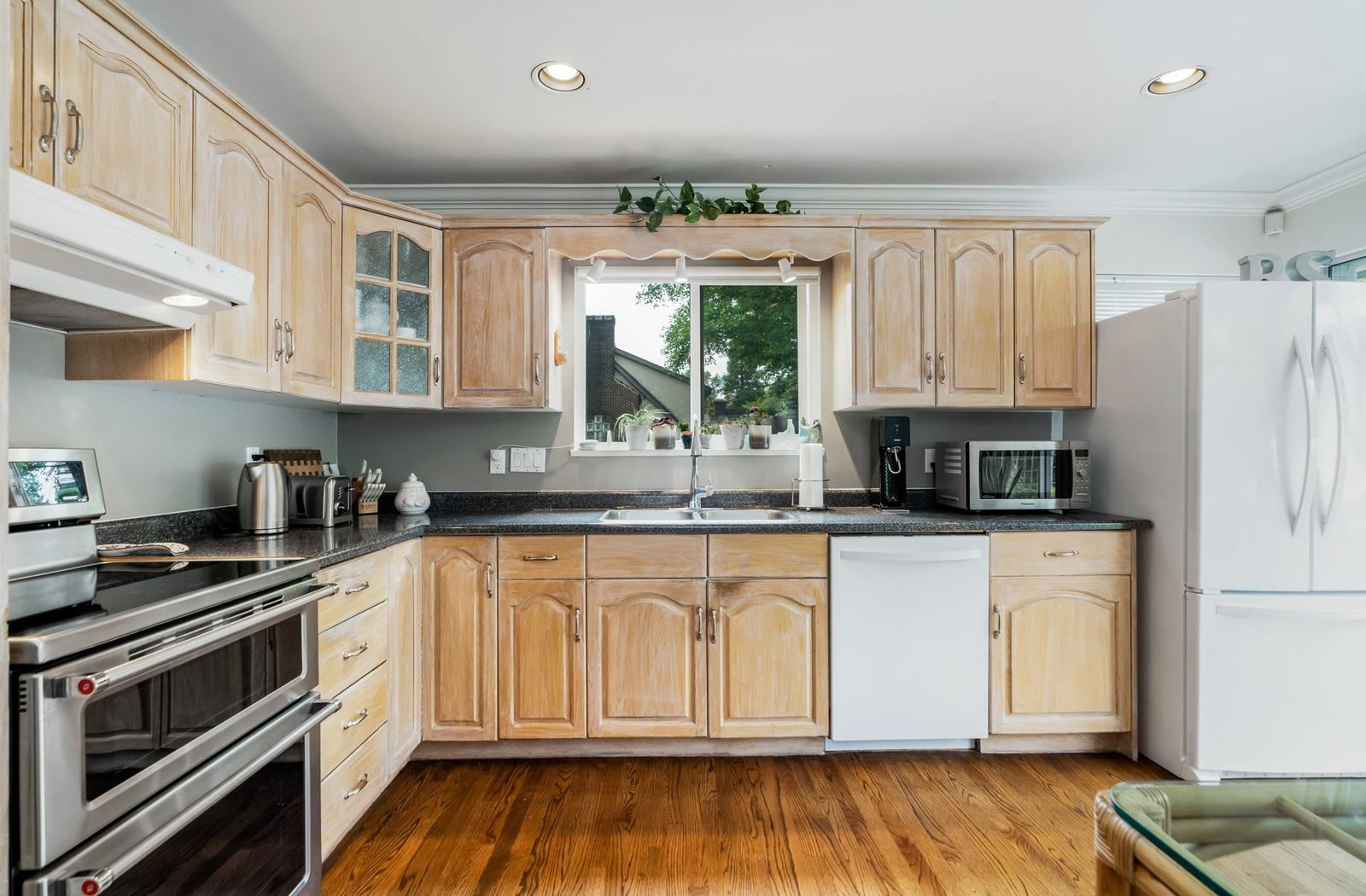 Listing Image 11