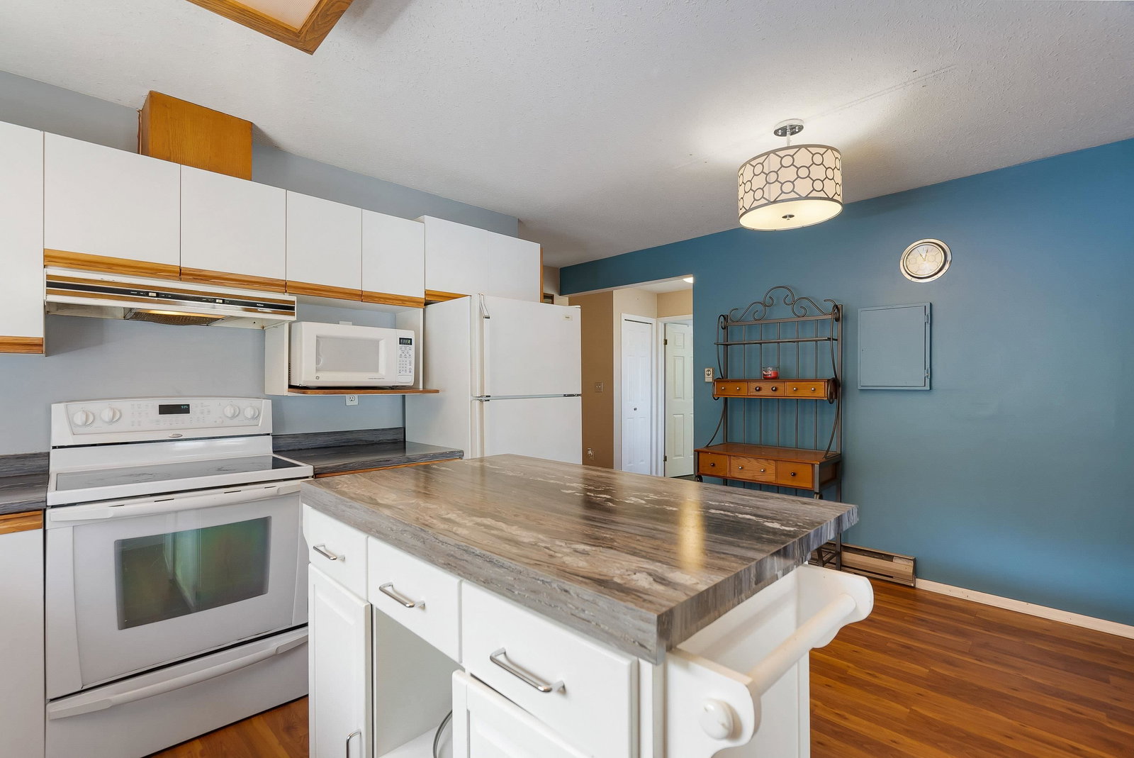 Listing Image 11