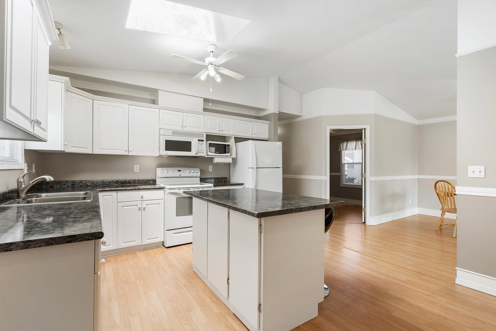 Listing Image 16