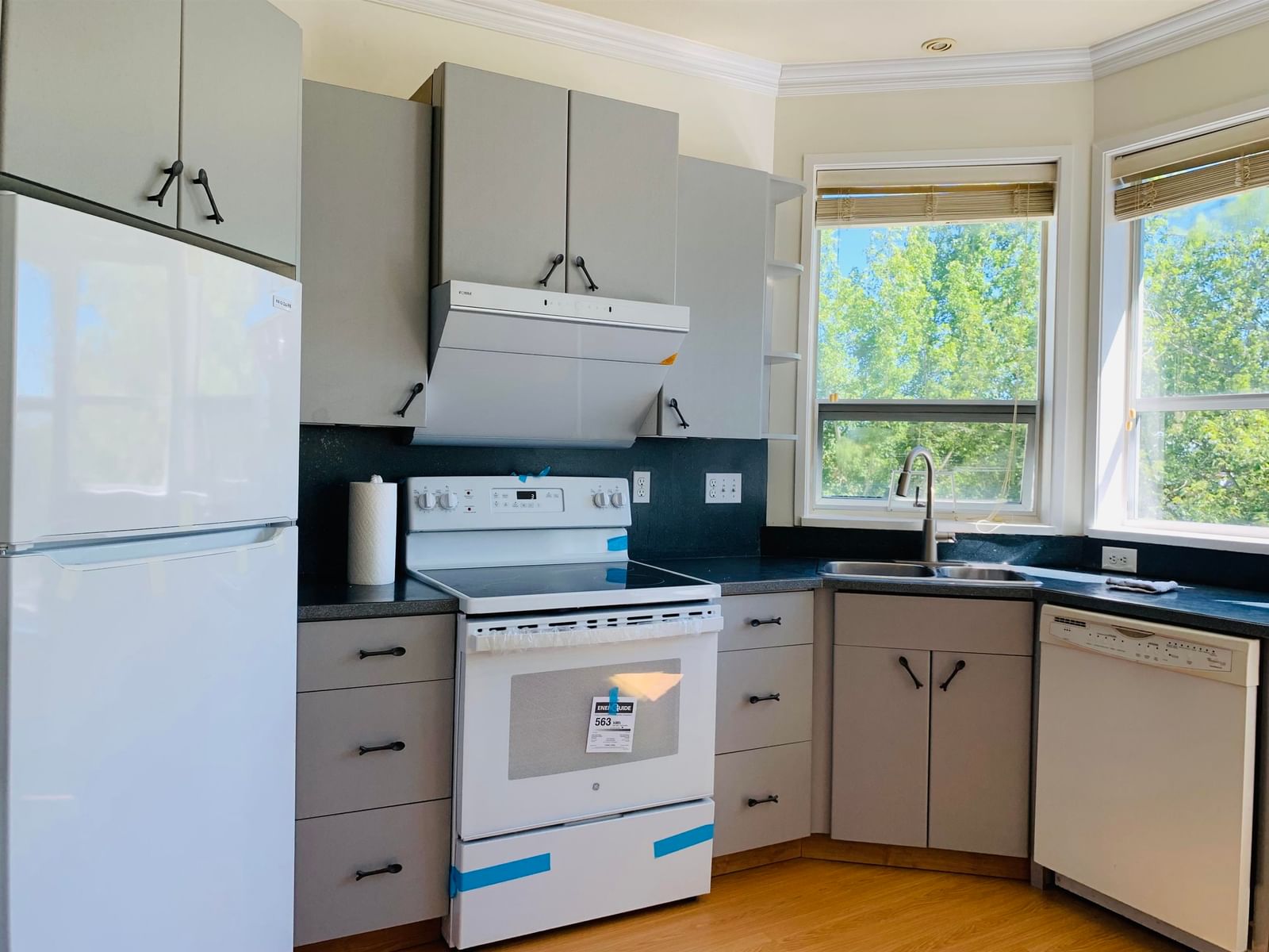 Listing Image 11