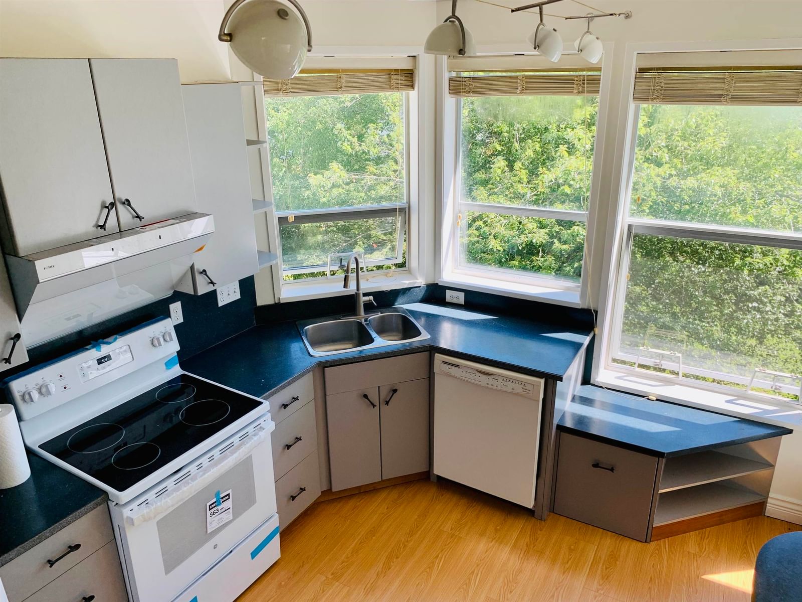 Listing Image 12
