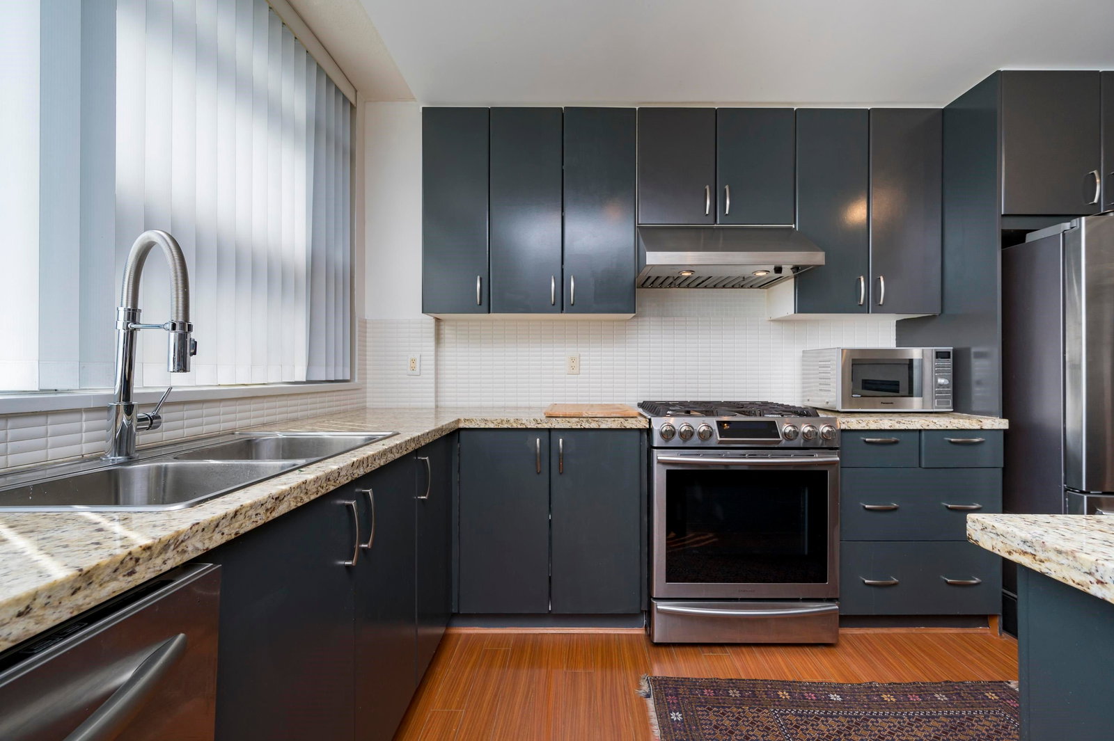 Listing Image 12