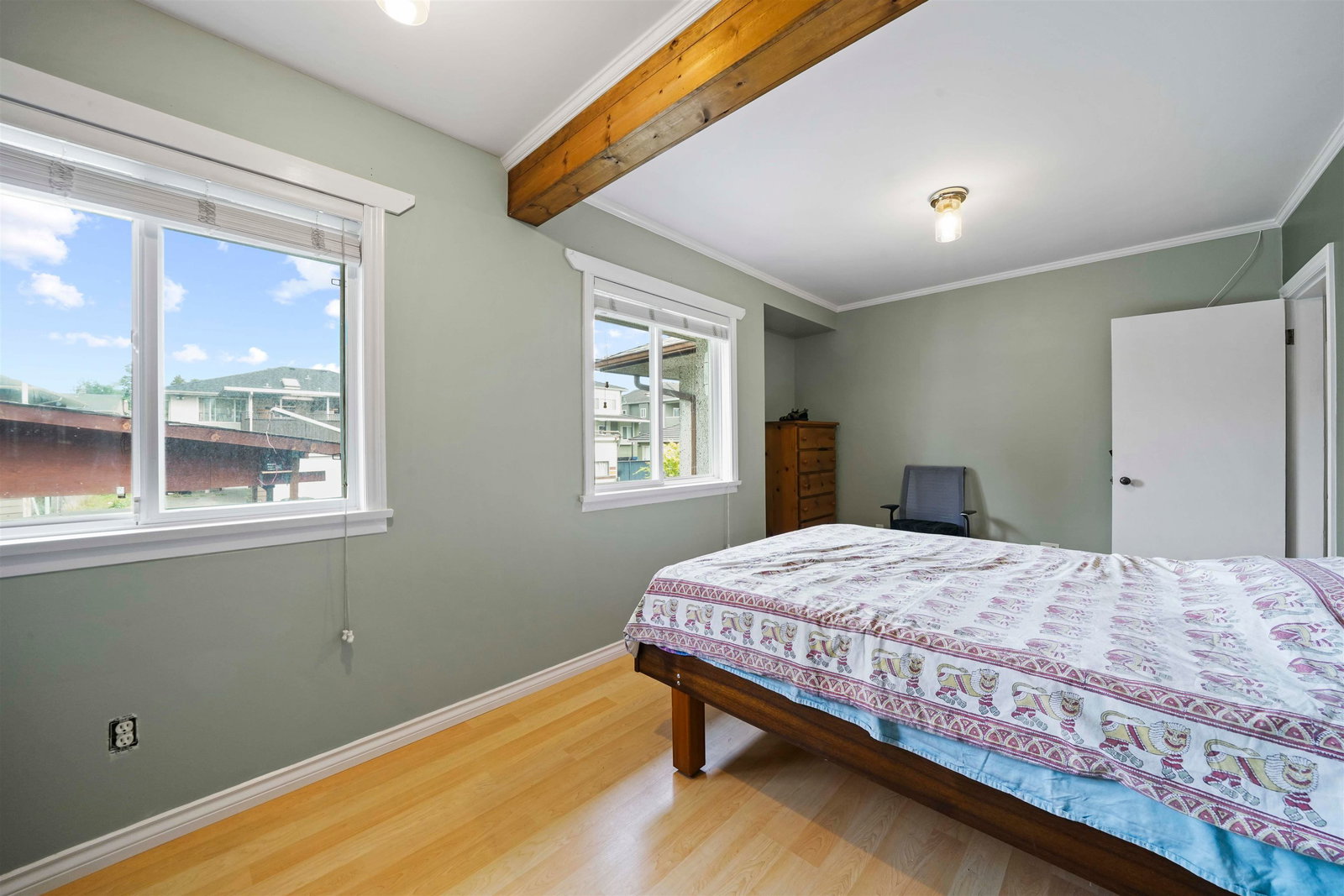 Listing Image 8