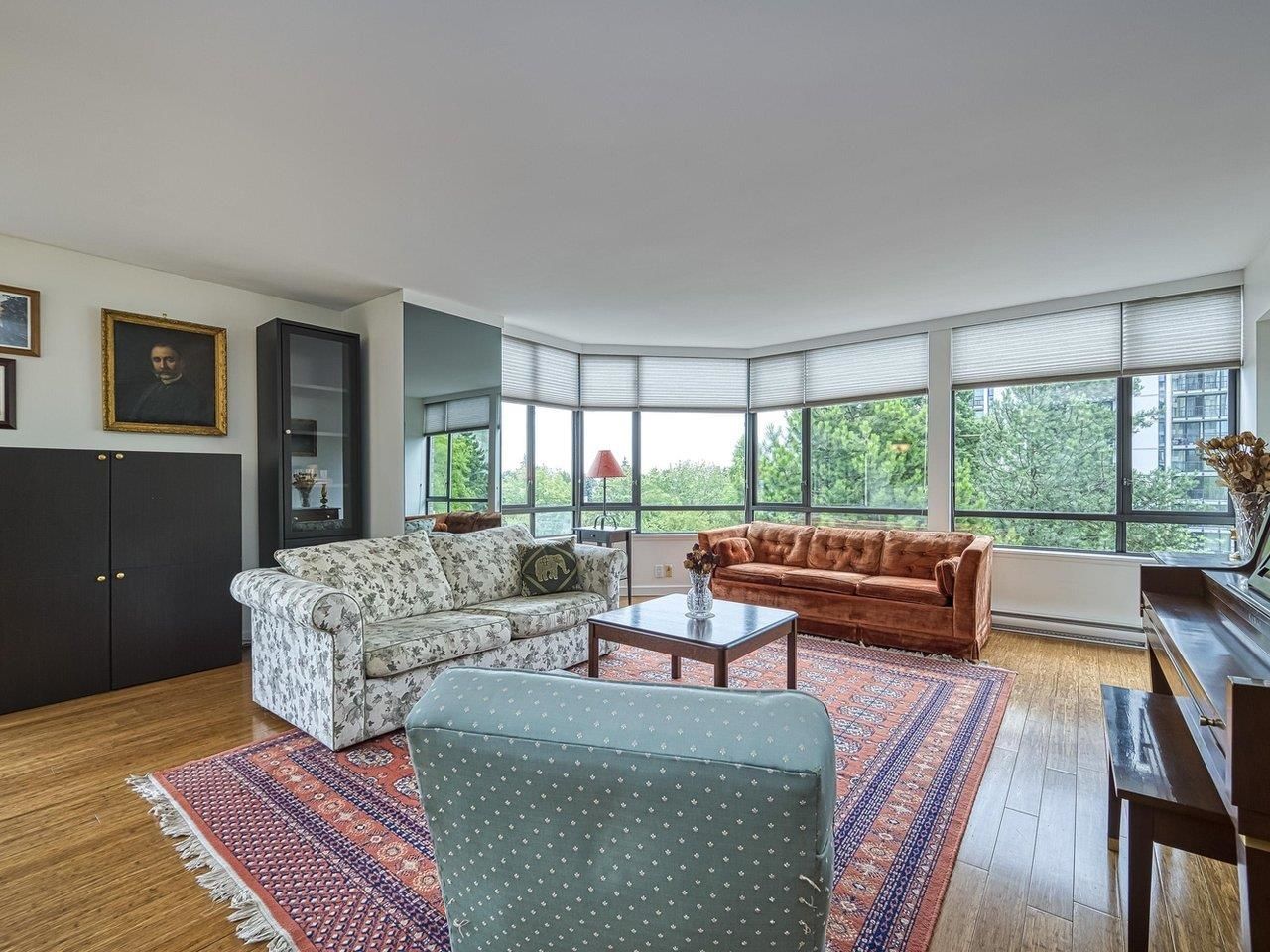 Listing Image 5