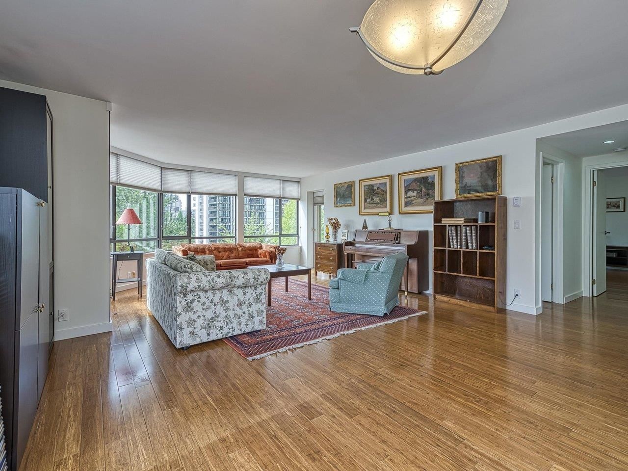 Listing Image 8