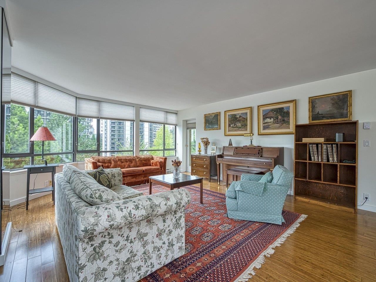 Listing Image 9