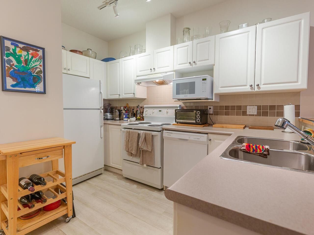 Listing Image 6