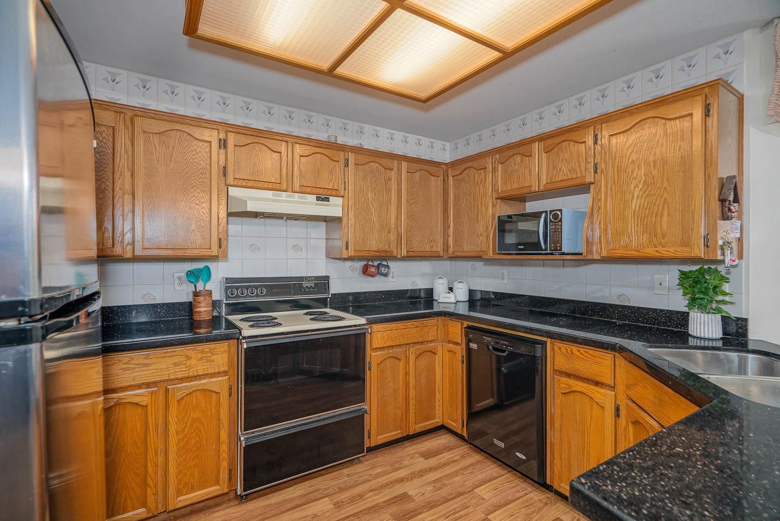 Listing Image 12