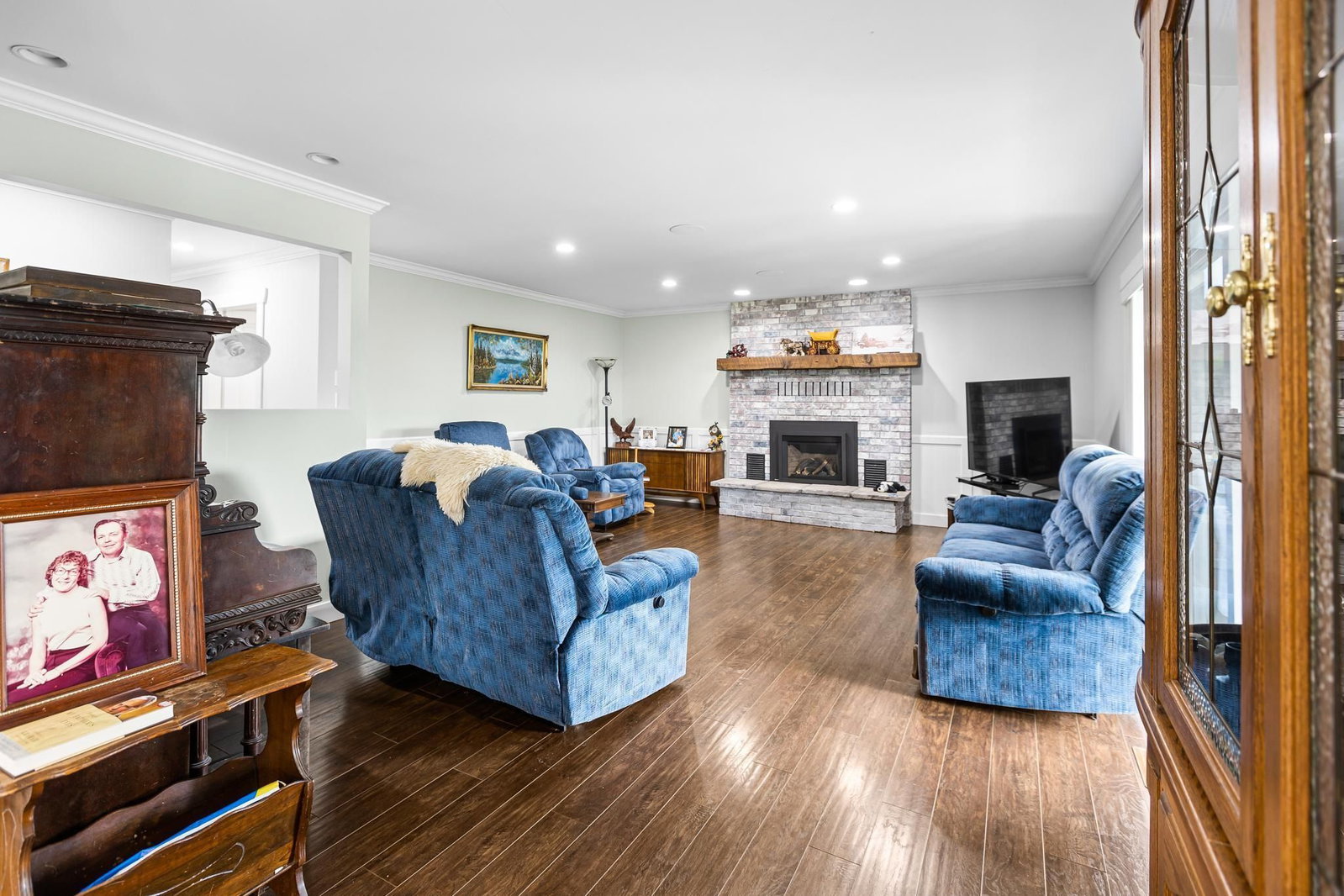 Listing Image 8
