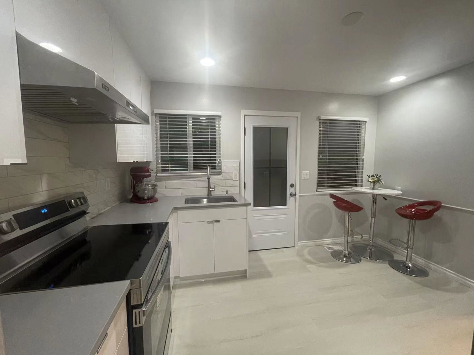 Listing Image 5