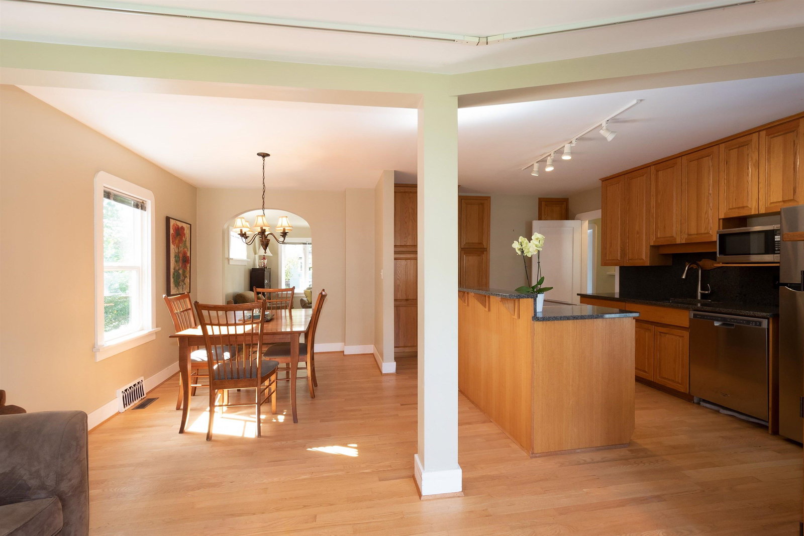 Listing Image 12