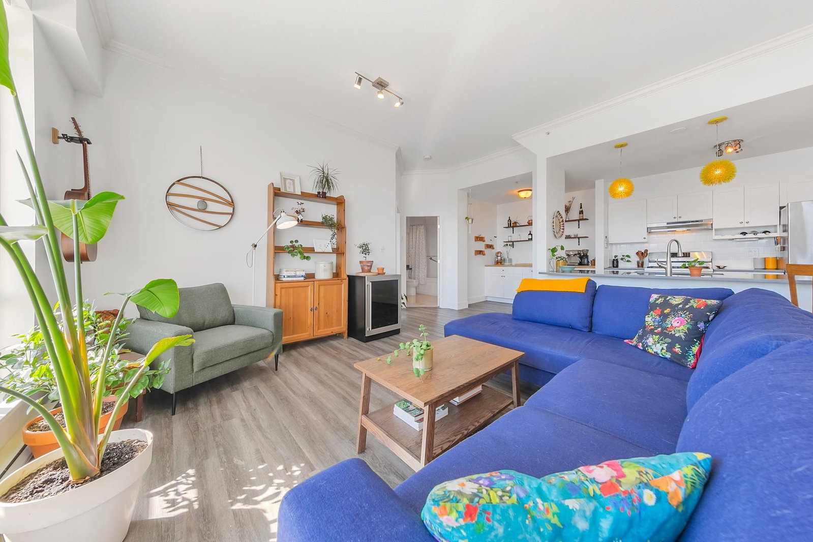 Listing Image 12
