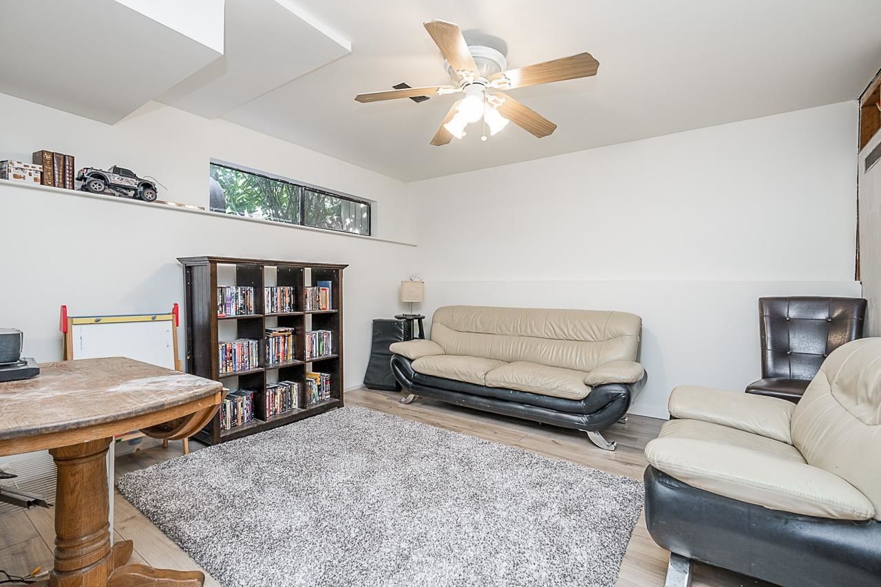 Listing Image 16
