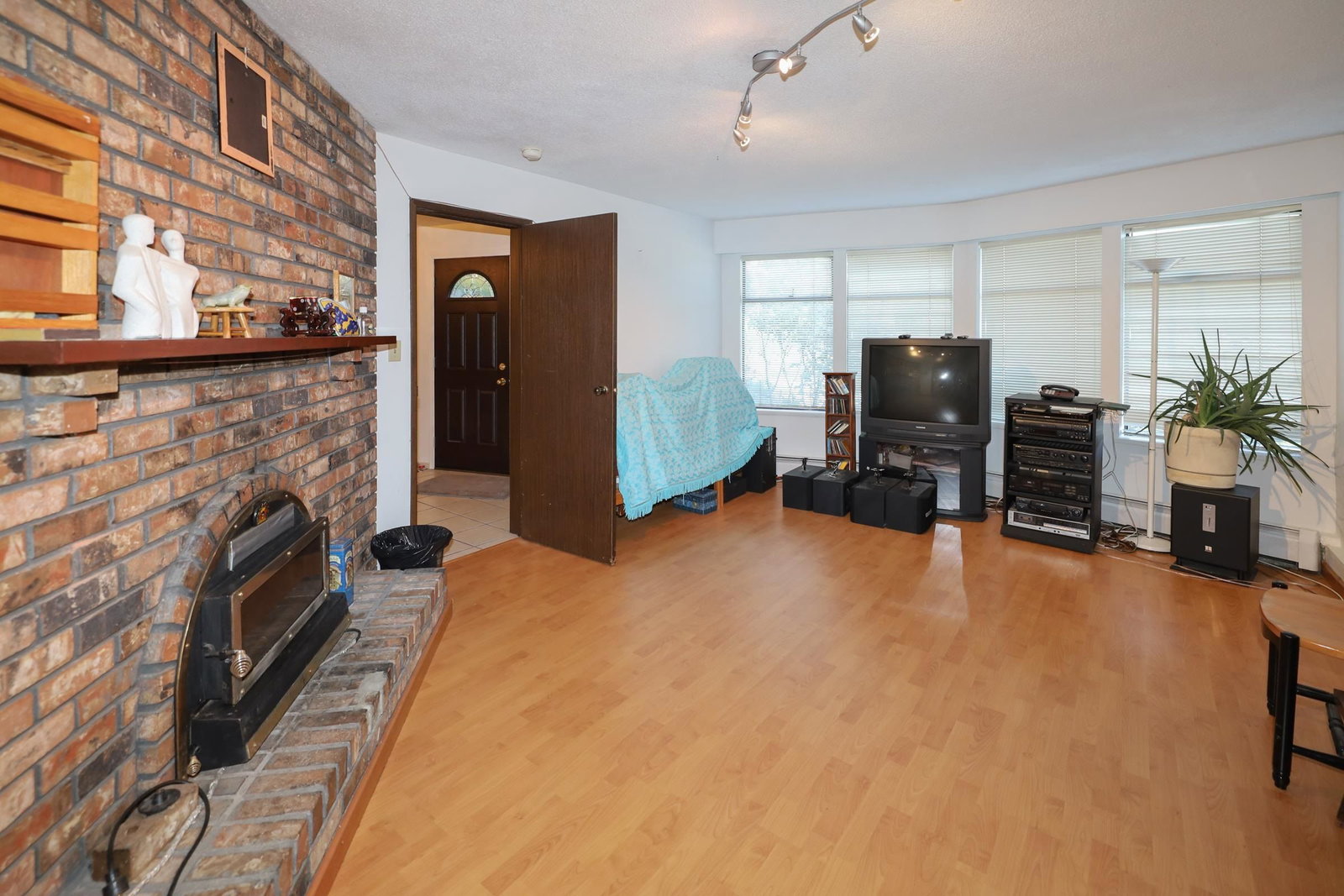 Listing Image 17