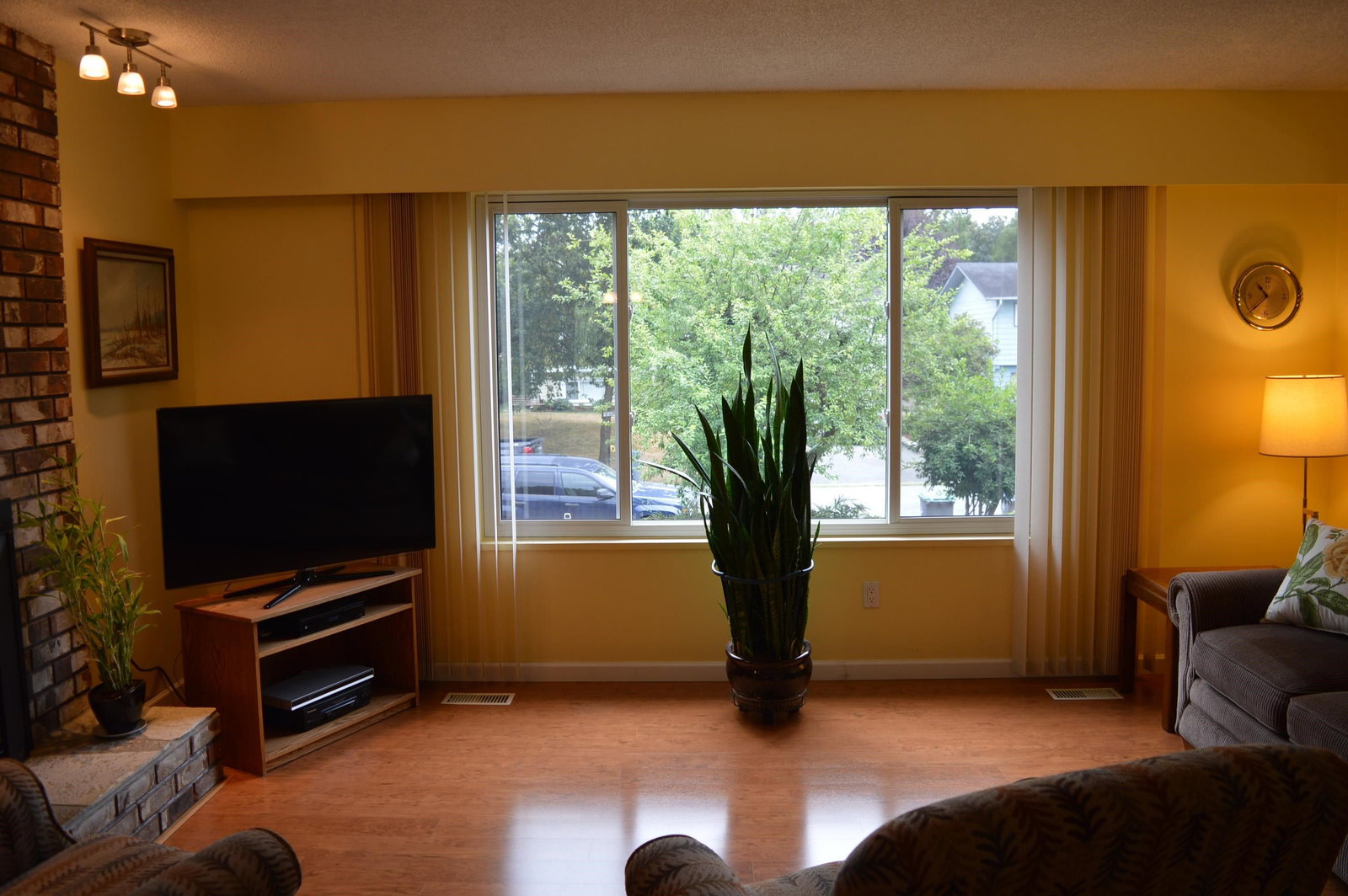 Listing Image 4