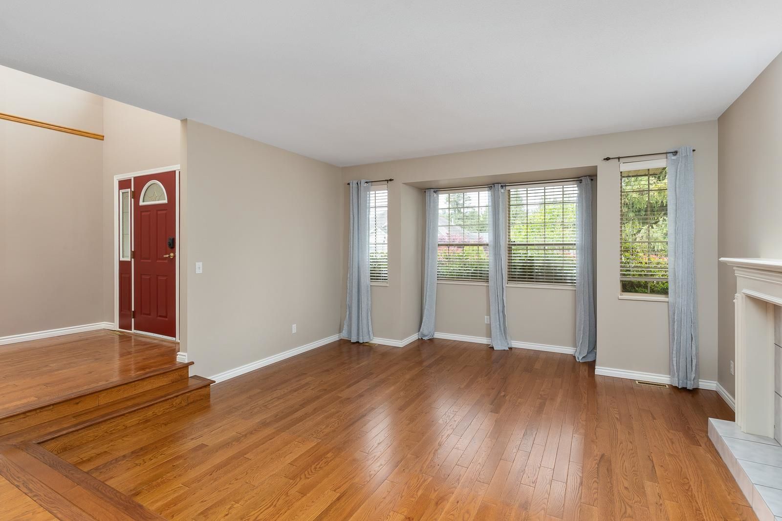 Listing Image 4