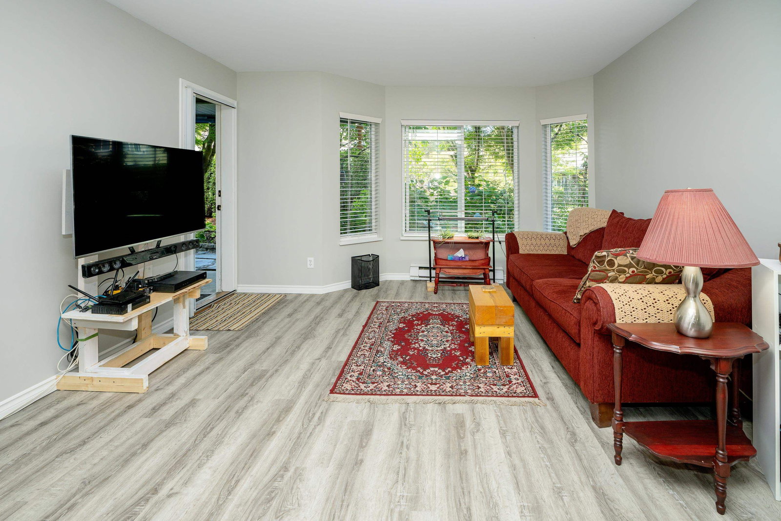 Listing Image 8