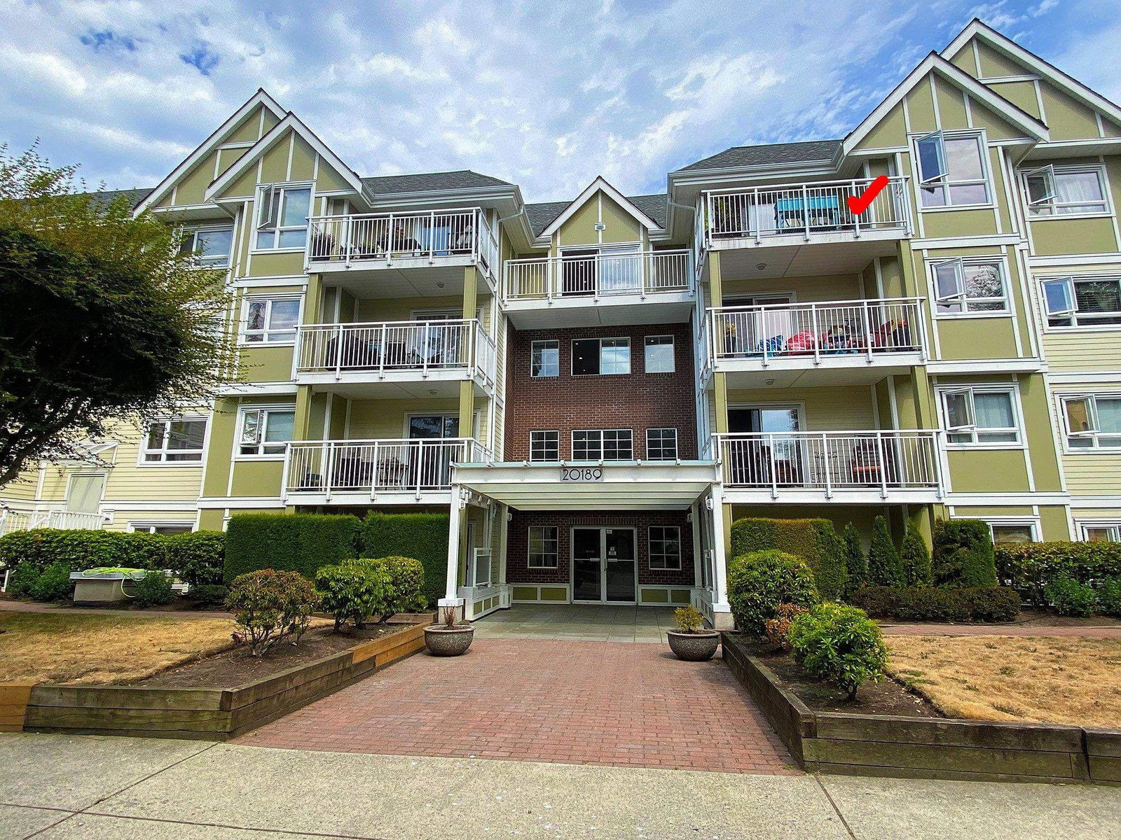 Listing photo 2