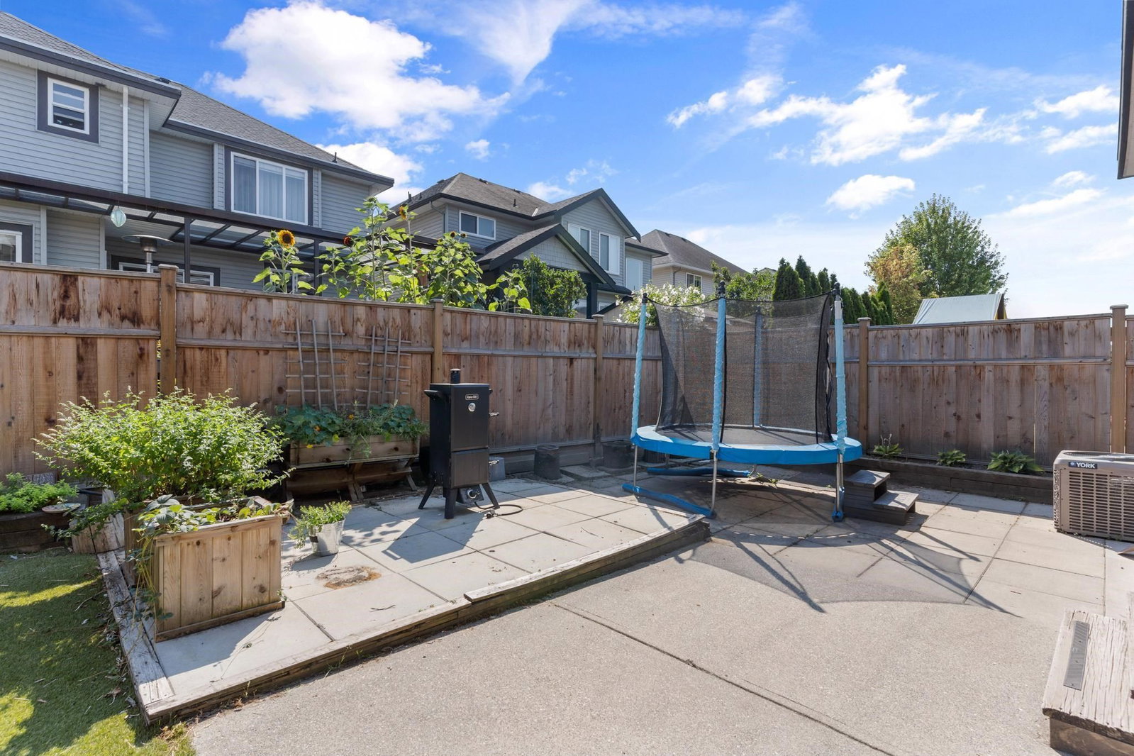 Listing Image 12
