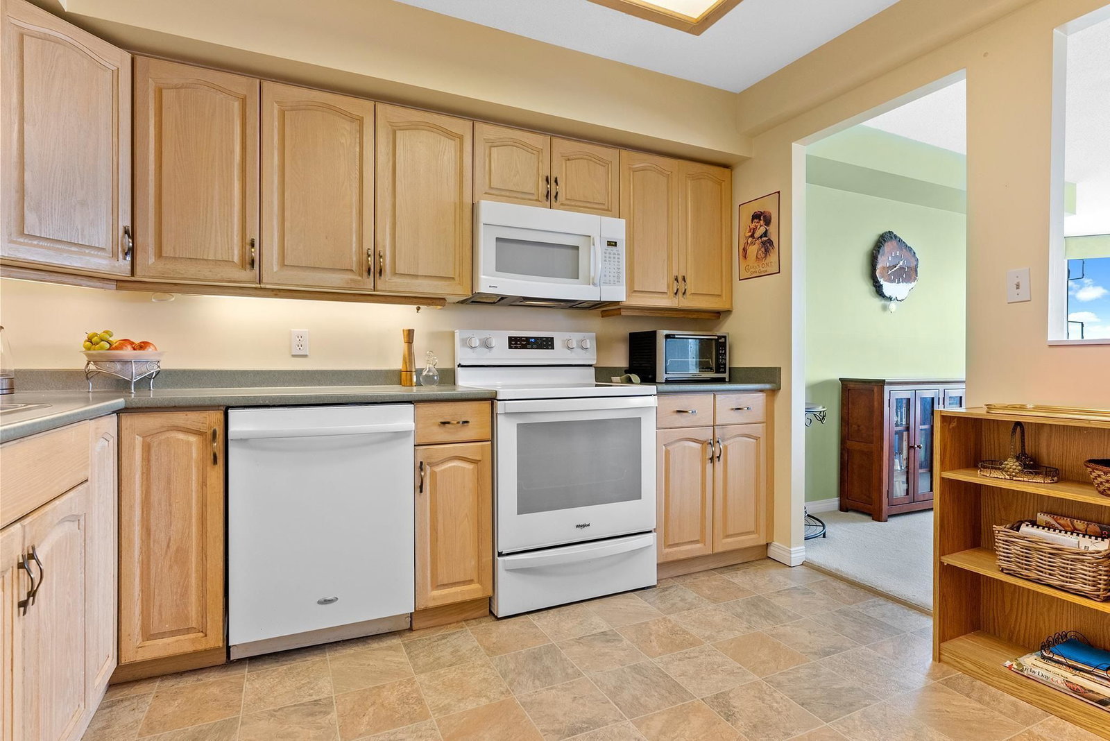 Listing Image 4
