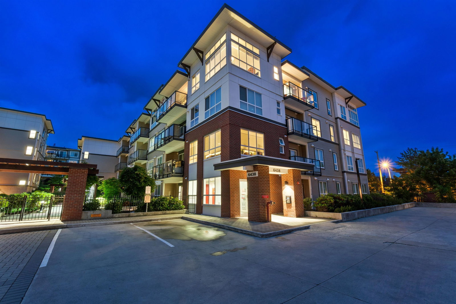 Listing Image 5