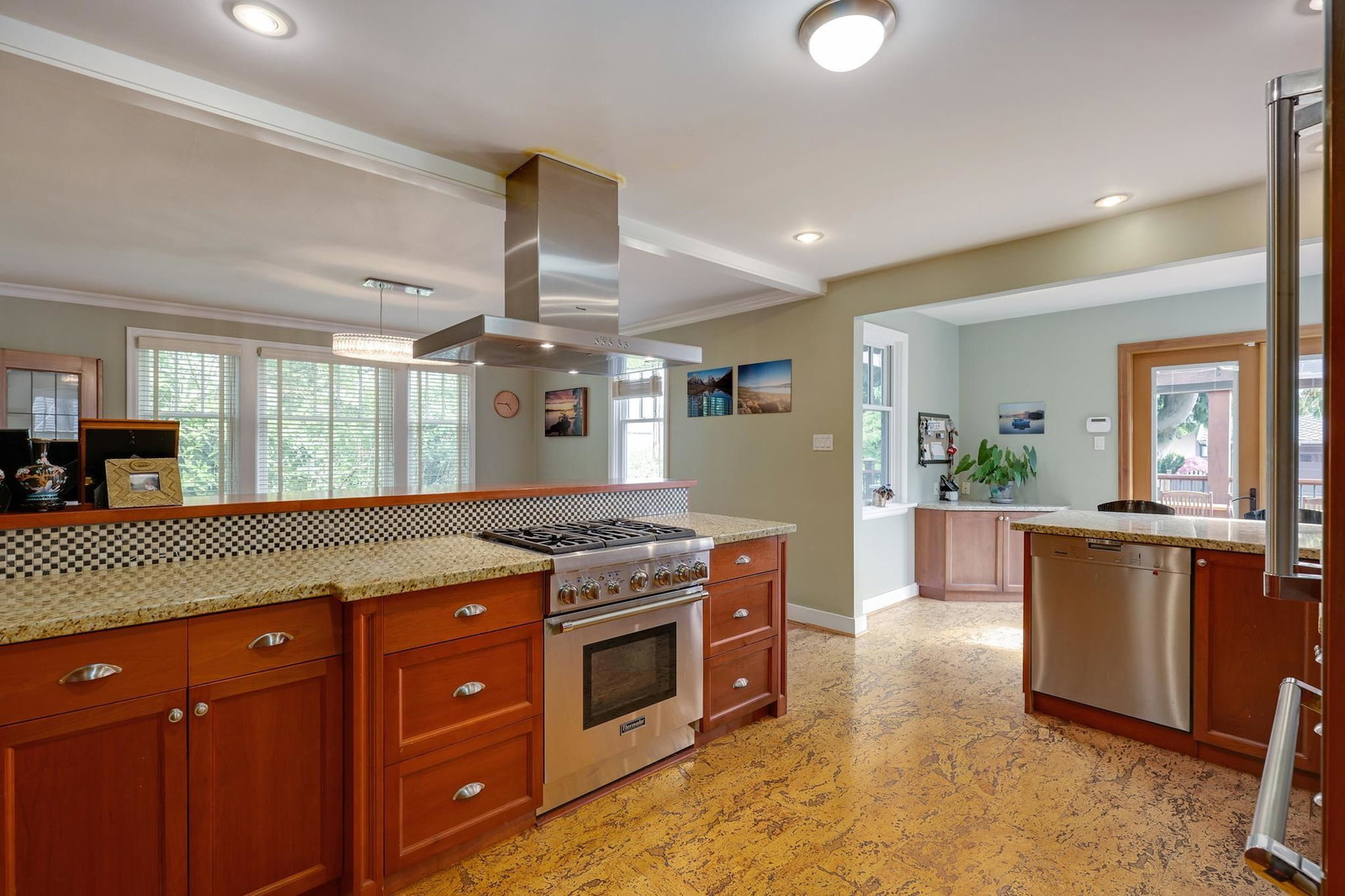 Listing Image 10