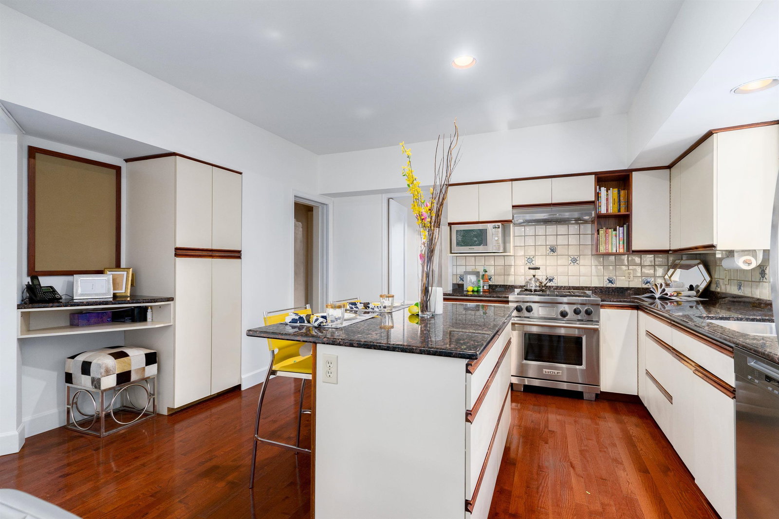 Listing Image 12