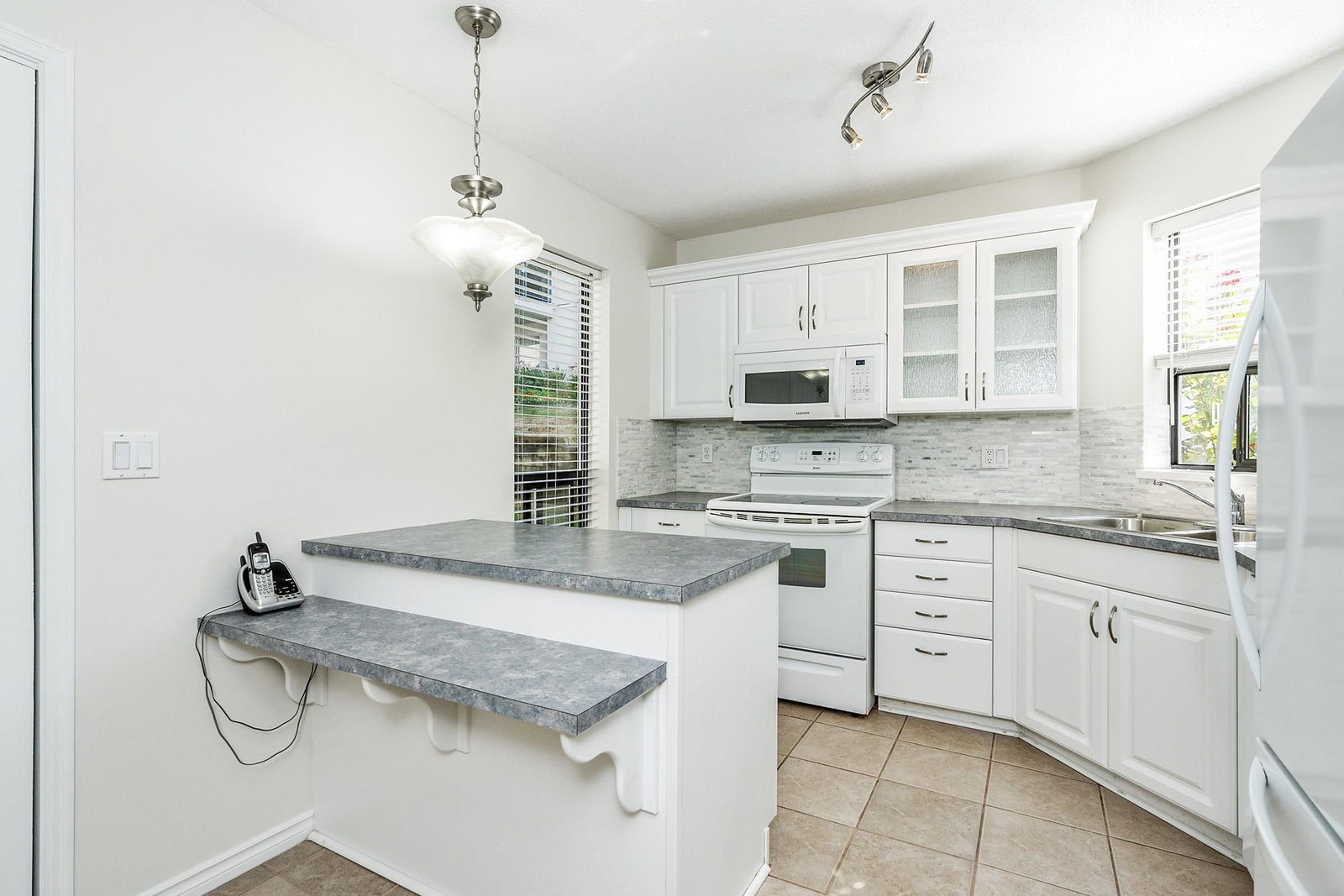 Listing Image 9