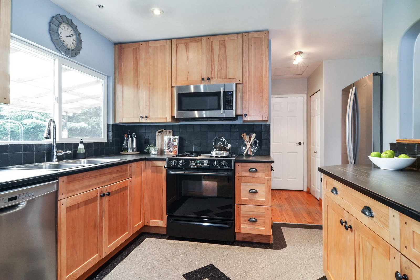 Listing Image 10