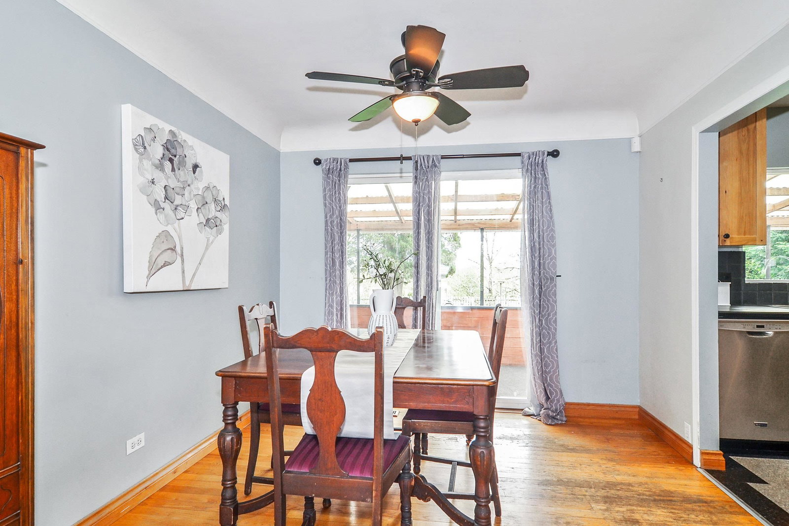 Listing Image 8