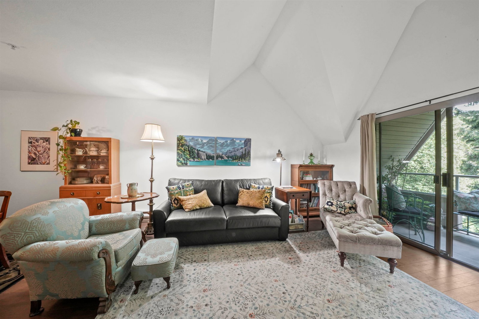 Listing Image 4